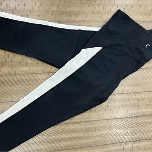Zyia Light N Tight, black and white, capris leggings. Size 12